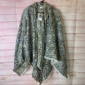 Simply Noelle NWT‎ Hooded Cape Poncho Wrap